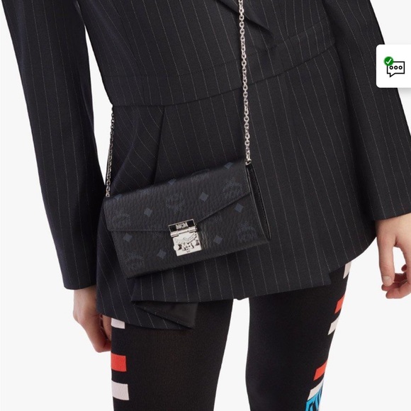 COPY - MCM wallet with chain - Picture 2 of 9